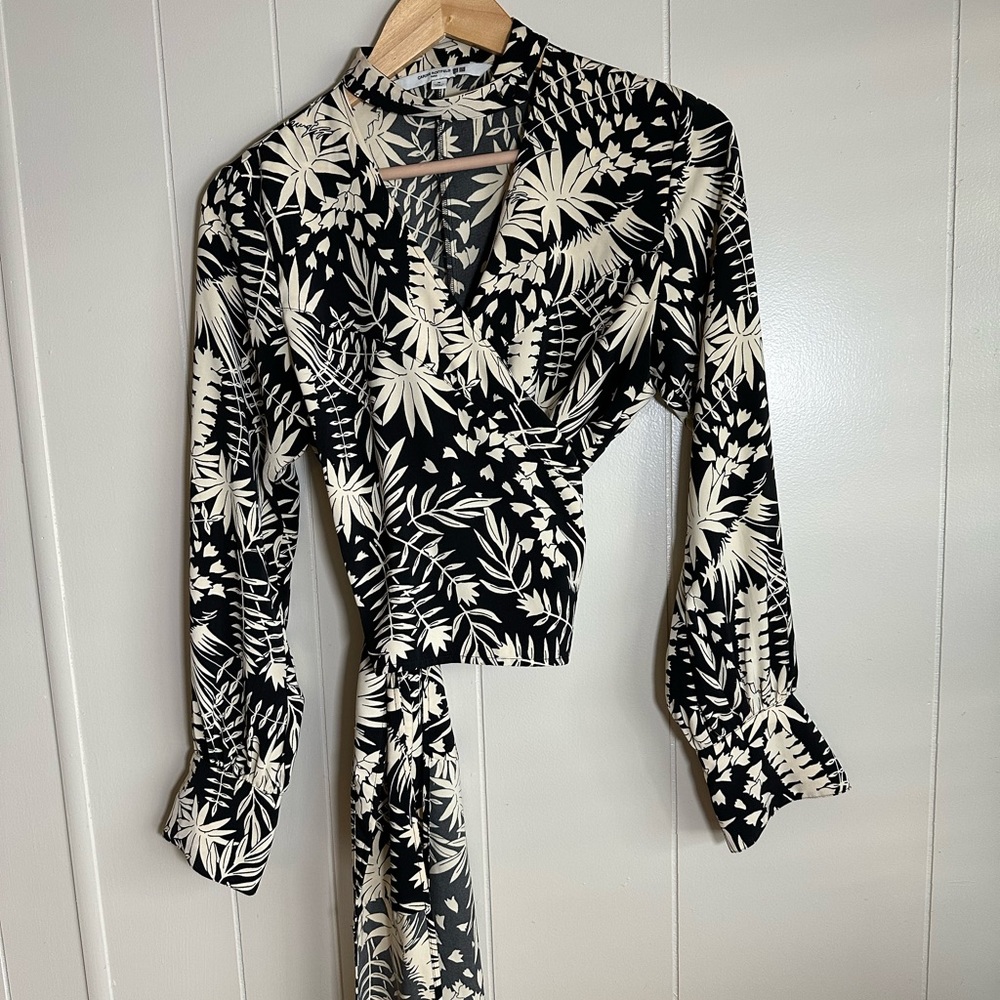 Carine Roitfeld/ Uniqlo V Neck Floral Print Long Sleeve Wrap Blouse/ medium